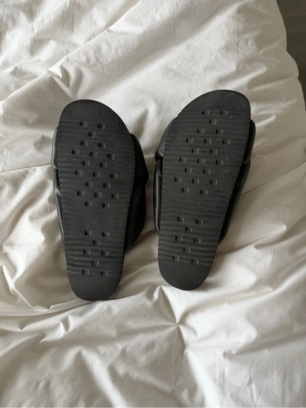 ROAM Black Puffy Slide Sandals